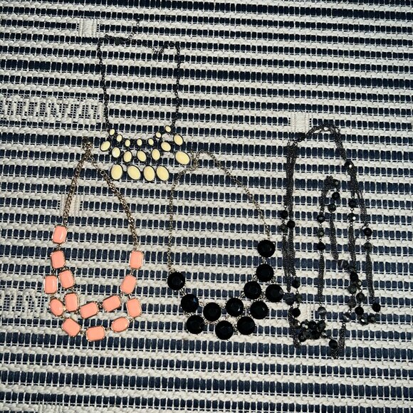 Assorted Chunky Statement Necklaces Lots of 4 Necklaces - Picture 1 of 5